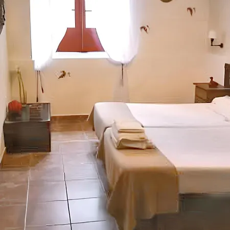 Spacious With Private Pool - Campo de Cuéllar