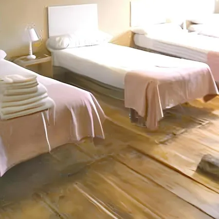 Spacious With Private Pool - Willa