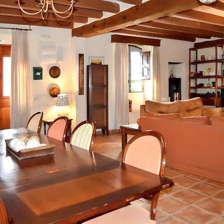 Spacious With Private Pool - Villa Campo de Cuéllar
