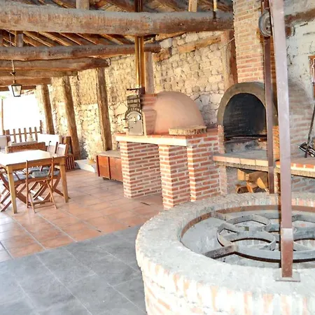 Spacious With Private Pool - Villa Campo de Cuéllar