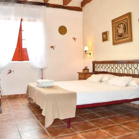 Spacious With Private Pool - * Campo de Cuéllar