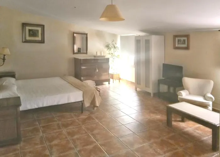 Spacious With Private Pool - * Campo de Cuéllar