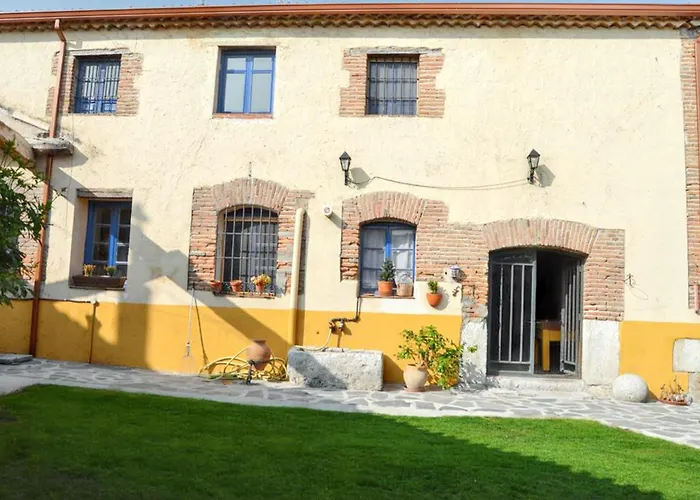 Spacious With Private Pool - * Campo de Cuéllar