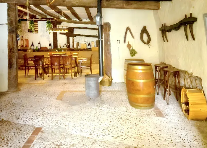 Spacious With Private Pool - 빌라